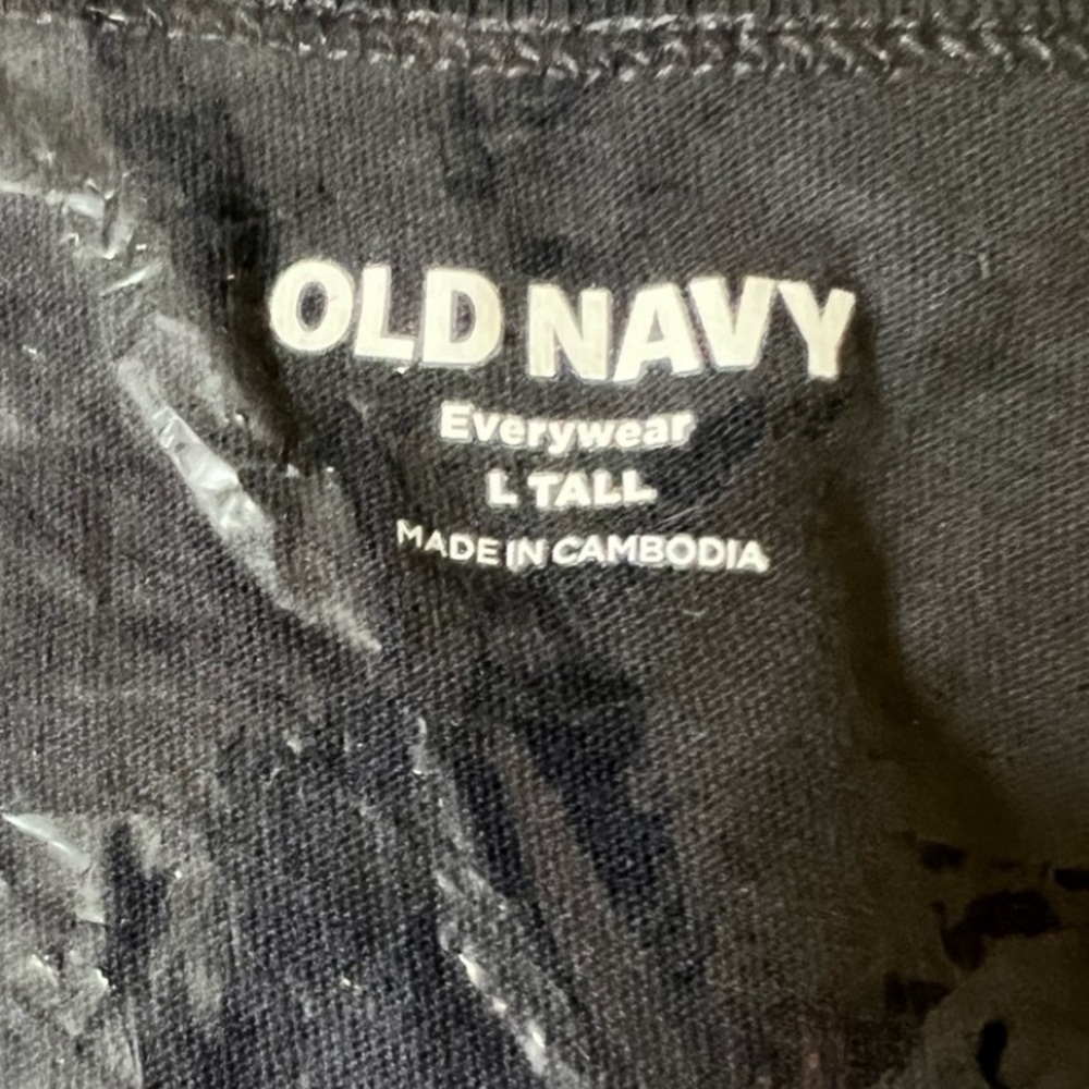 Old Navy EveryWear Black V-Neck T-Shirt - Picture 3 of 8